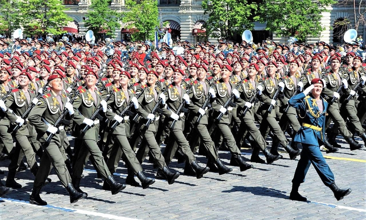 Bộ đội Vệ binh Quốc gia Nga tham gia duyệt binh; Nguồn: wikipedia.org