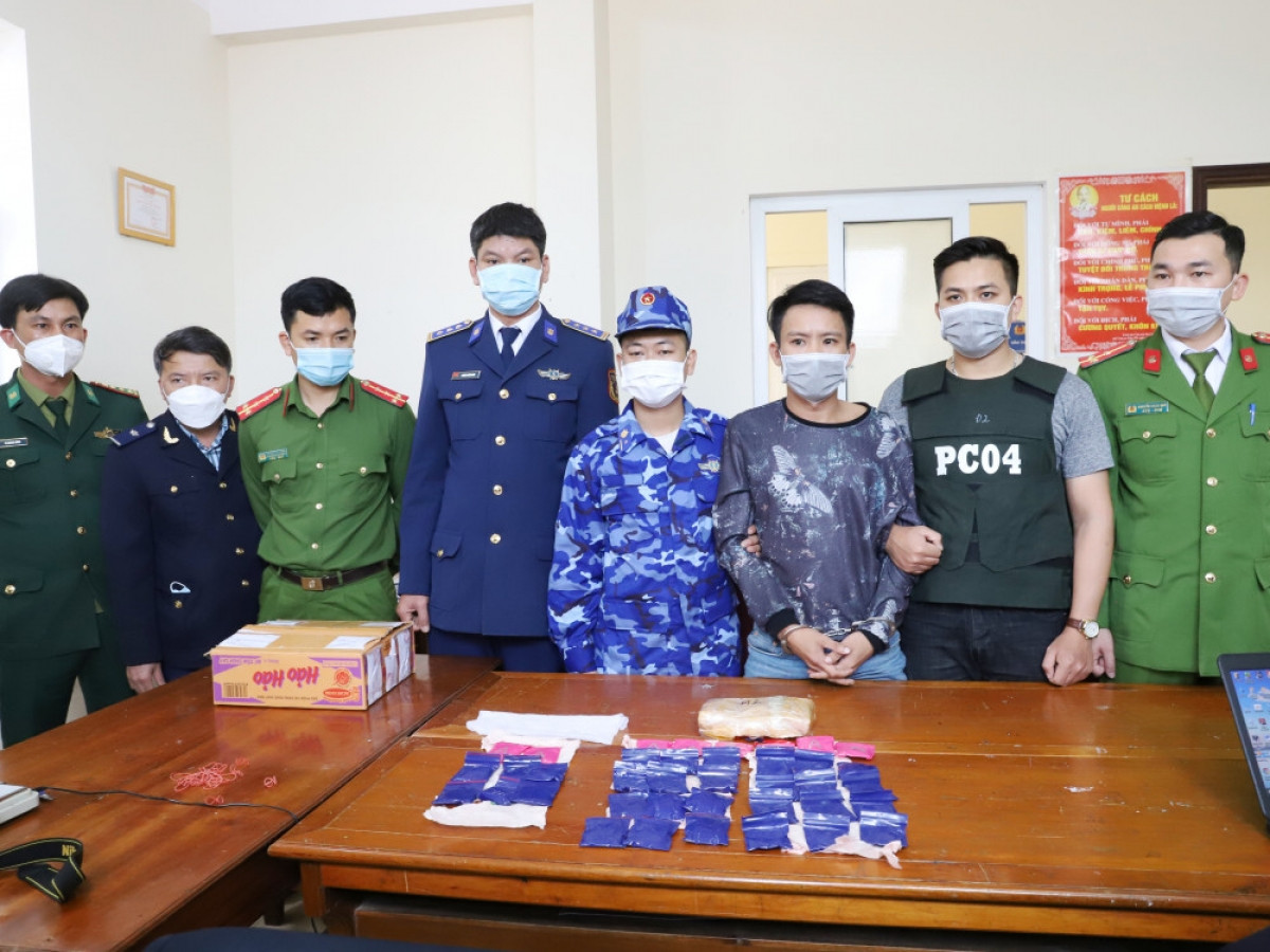 Nguyễn Bá Quyền bị bắt cùng lượng lớn ma túy.
