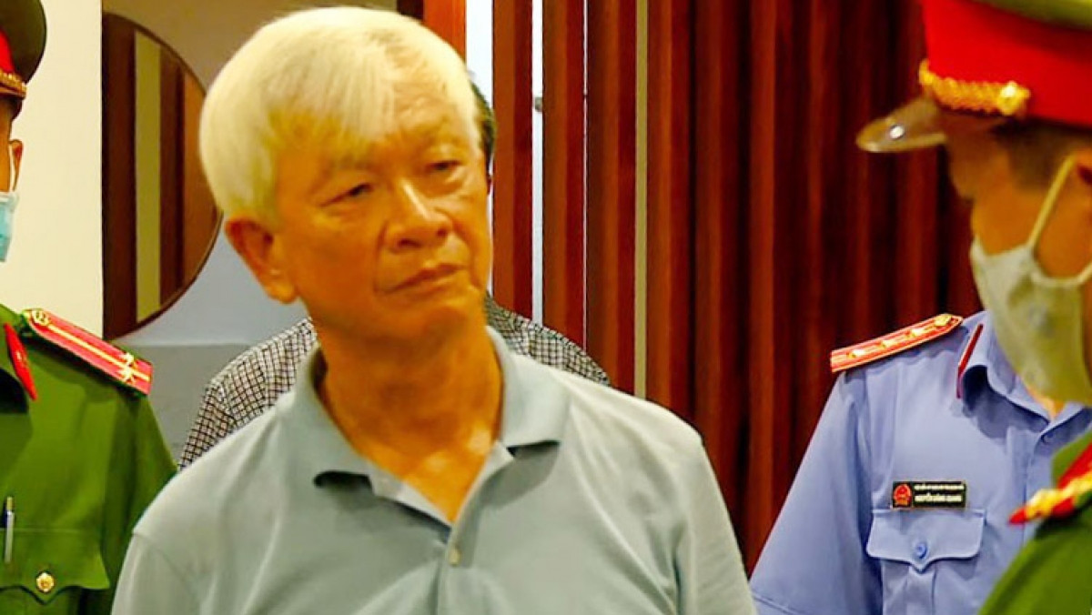 Ông Nguyễn Chiến Thắng, cựu Chủ tịch UBND tỉnh Khánh Hòa khi bị khởi tố (ảnh: Công an Khánh Hòa)