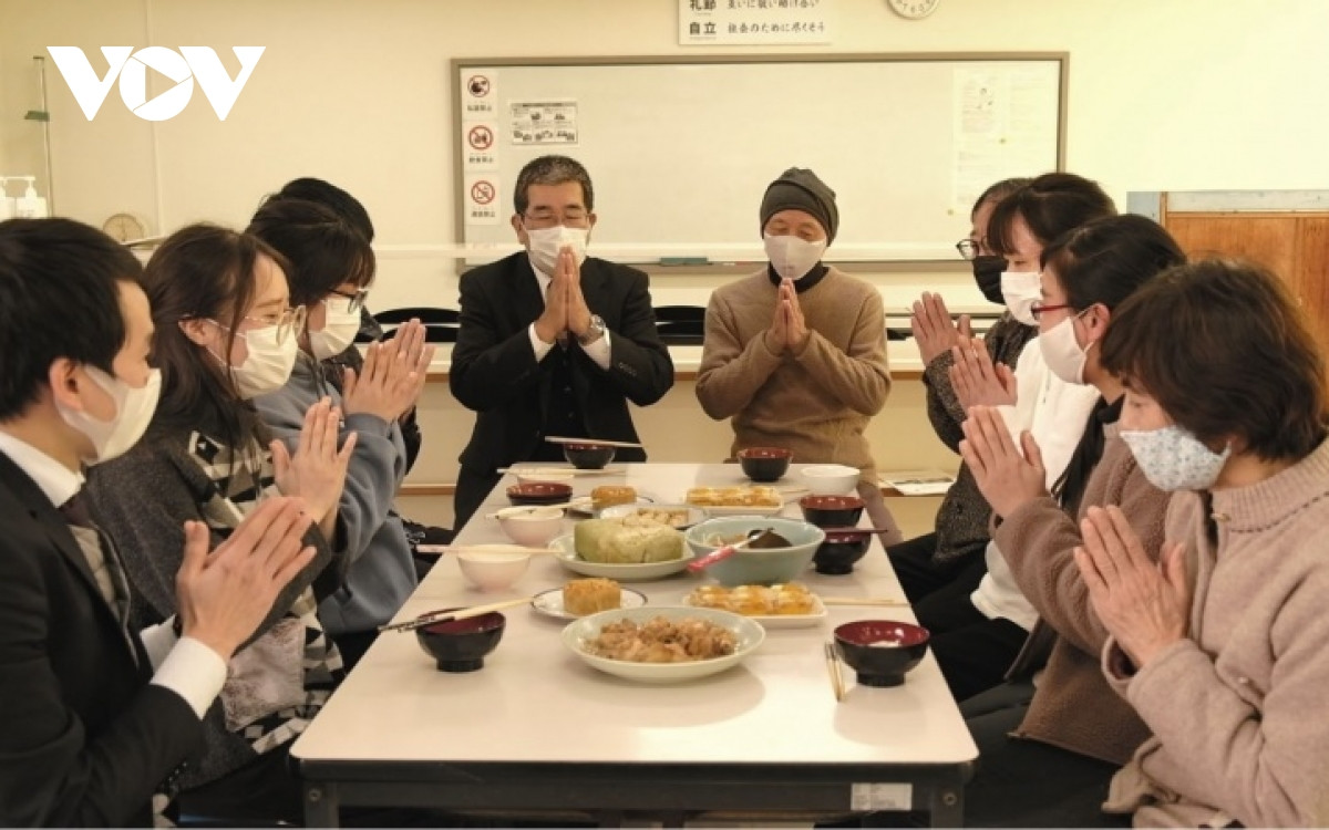 Bữa cơm tất niên của du học sinh Việt Nam tại Nhật Bản giản dị, đầm ấm - ảnh 1