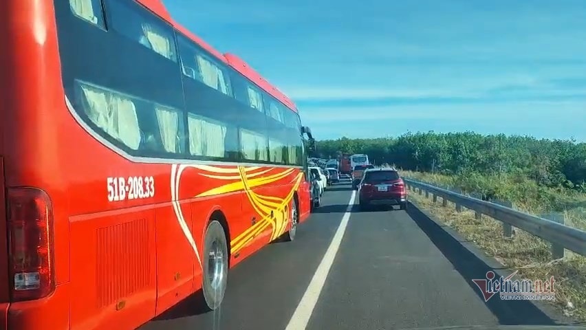 Xả trạm thu phí cao tốc TP.HCM - Long Thành - Dầu Giây - 10