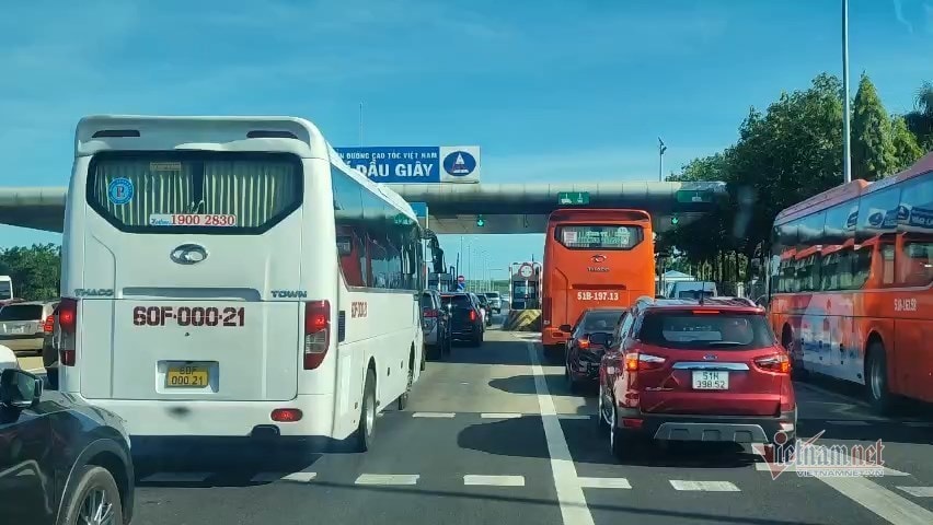 Xả trạm thu phí cao tốc TP.HCM - Long Thành - Dầu Giây - 11