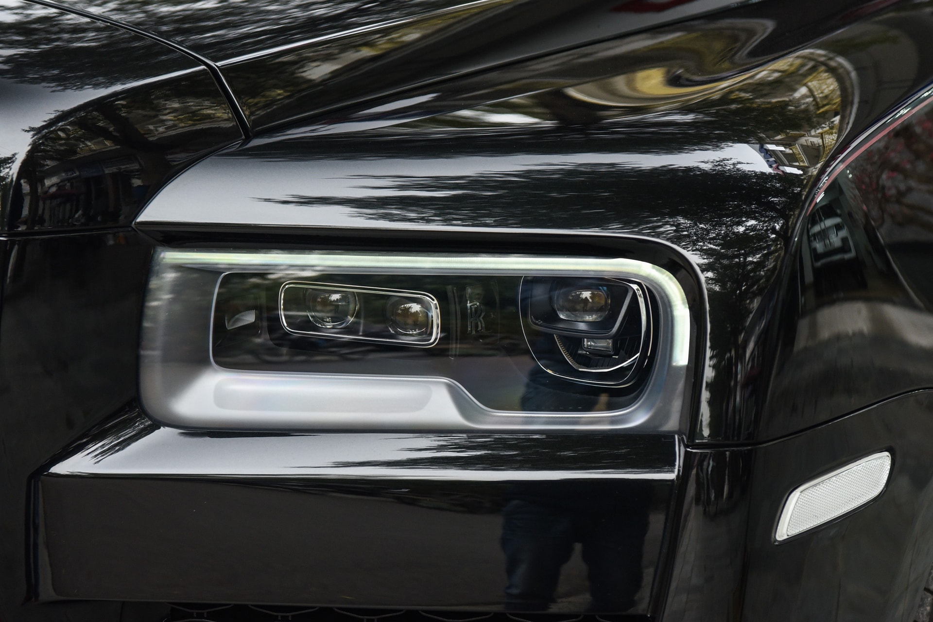 Chi tiết SUV siêu sang Rolls-Royce Cullinan Black Badge tại Việt Nam - 6
