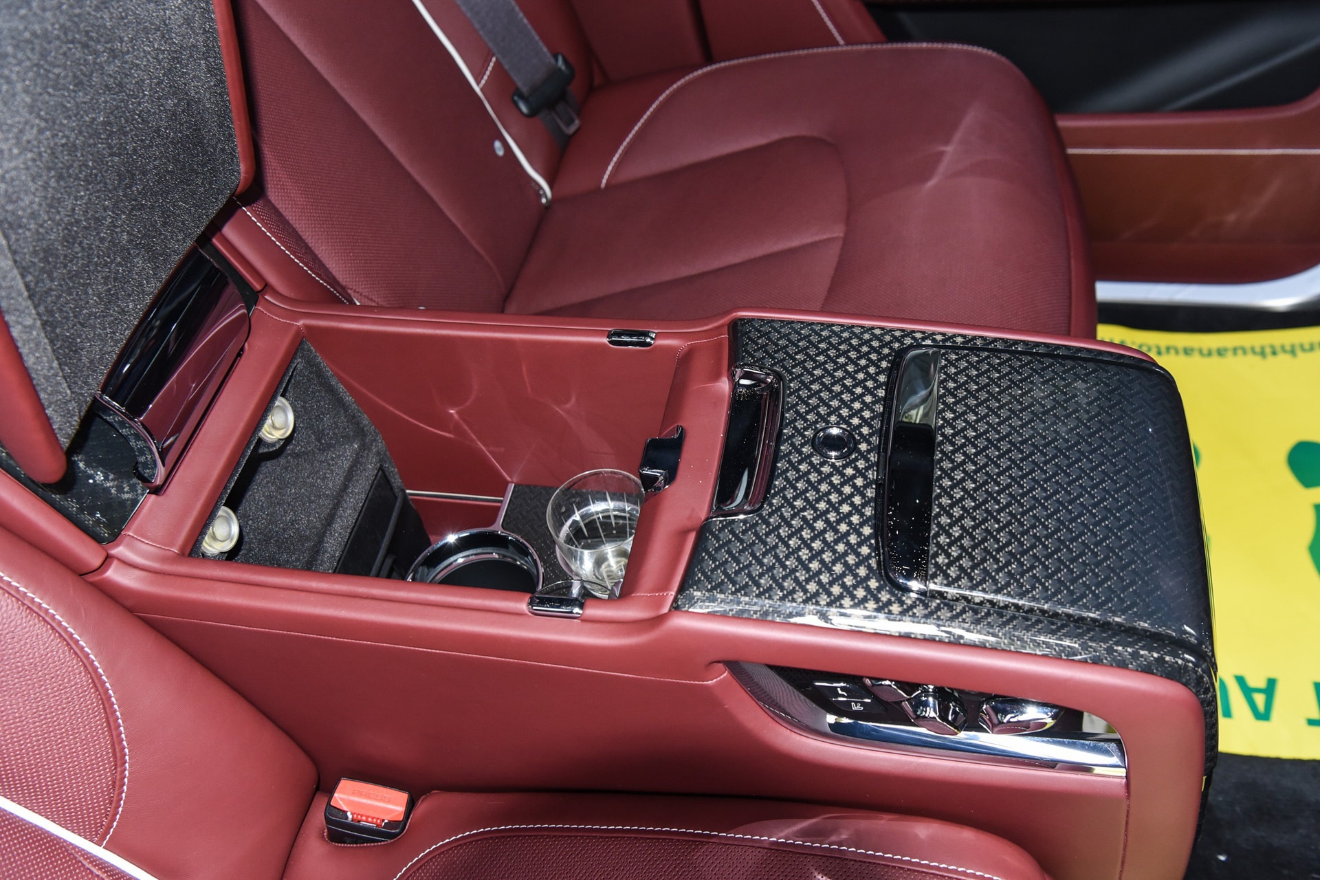 Chi tiết SUV siêu sang Rolls-Royce Cullinan Black Badge tại Việt Nam - 21
