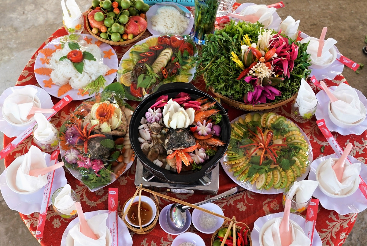 Lẩu mắm U Minh là món ăn phổ biến và chuyên dùng để tiếp khách, đặc biệt trong những ngày Tết.