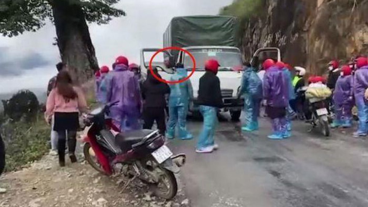 Tài xế ô tô bị nhóm phượt hành hung ở Hà Giang
