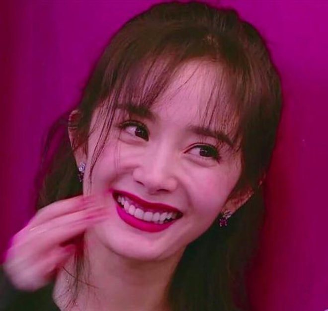 Lưu Diệc Phi, Đường Yến 'dính lời nguyền nụ cười', cứ cười to là xấu tệ - 1