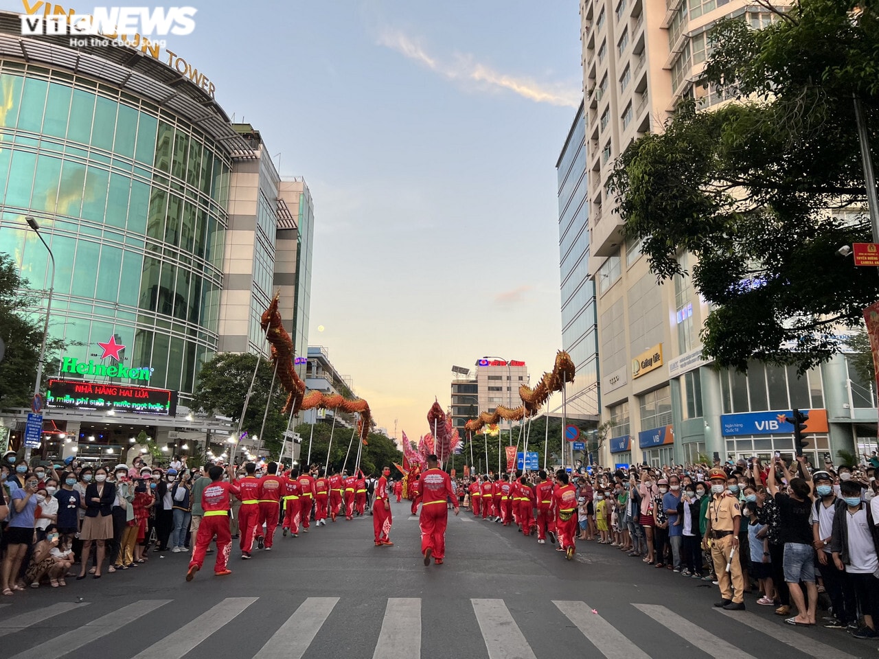 Ảnh: Người Hoa tại TP.HCM diễu hành mừng Tết Nguyên tiêu - 3