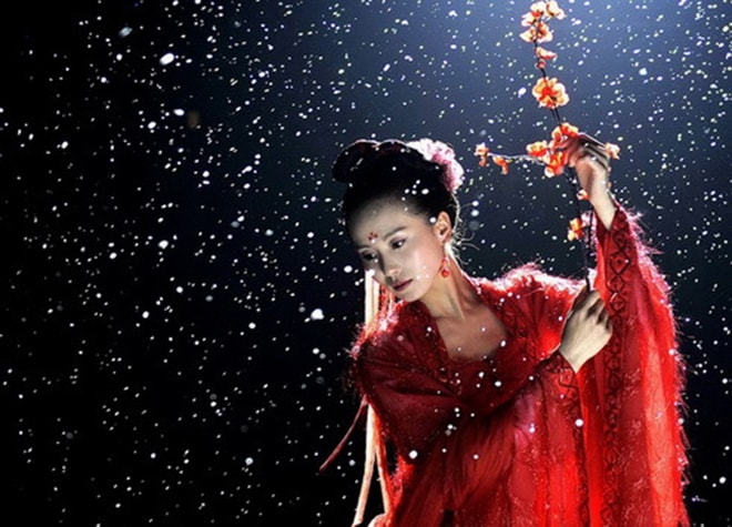 Lưu Thi Thi, Tôn Lệ khiến khán giả kinh ngạc vì múa đẹp như chim công - 1