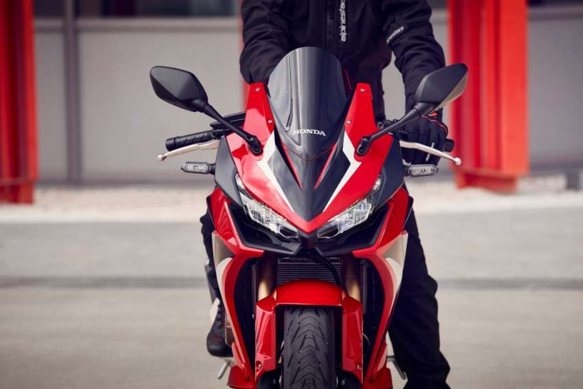 Hệ thống đèn LED được sử dụng trên cả 2 mẫu Honda CB500 này.