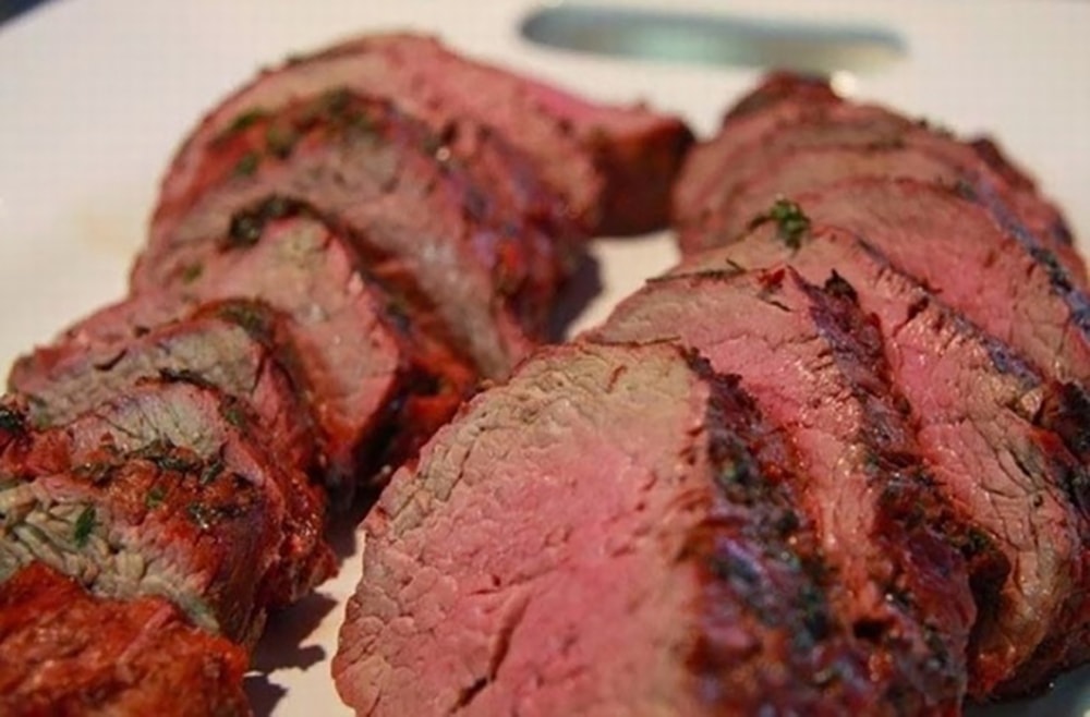 Рецепт вкусной говядины кусочками. Мясо тушеное в томате. Рецепт вкусной говядины кусочками. Из мякоти говядины. Мясо тушеное крупным куском.