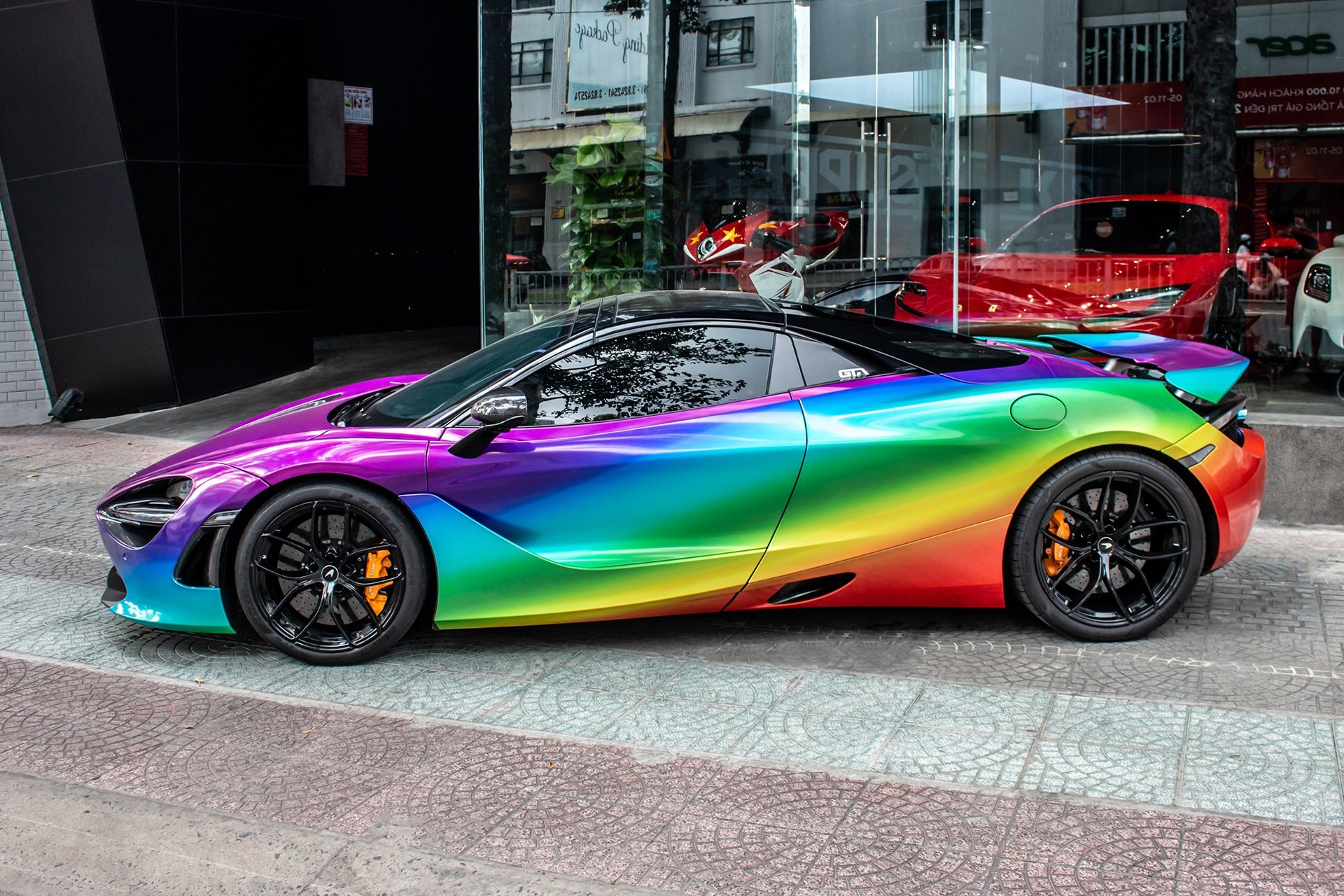 McLaren 720S Spider màu độc tại TP.HCM - 10