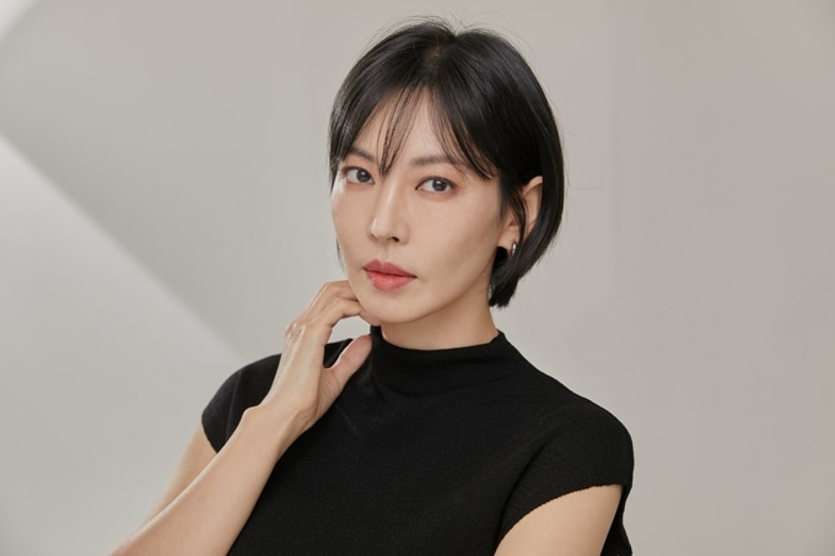 Kim So Yeon đảm nhận vai nữ chính đóng cặp cùng Lee Dong Wook.