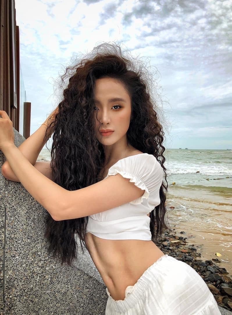 Angela Phương Trinh: Từ sao nhí thuần khiết đến 'nữ hoàng thị phi' - 9