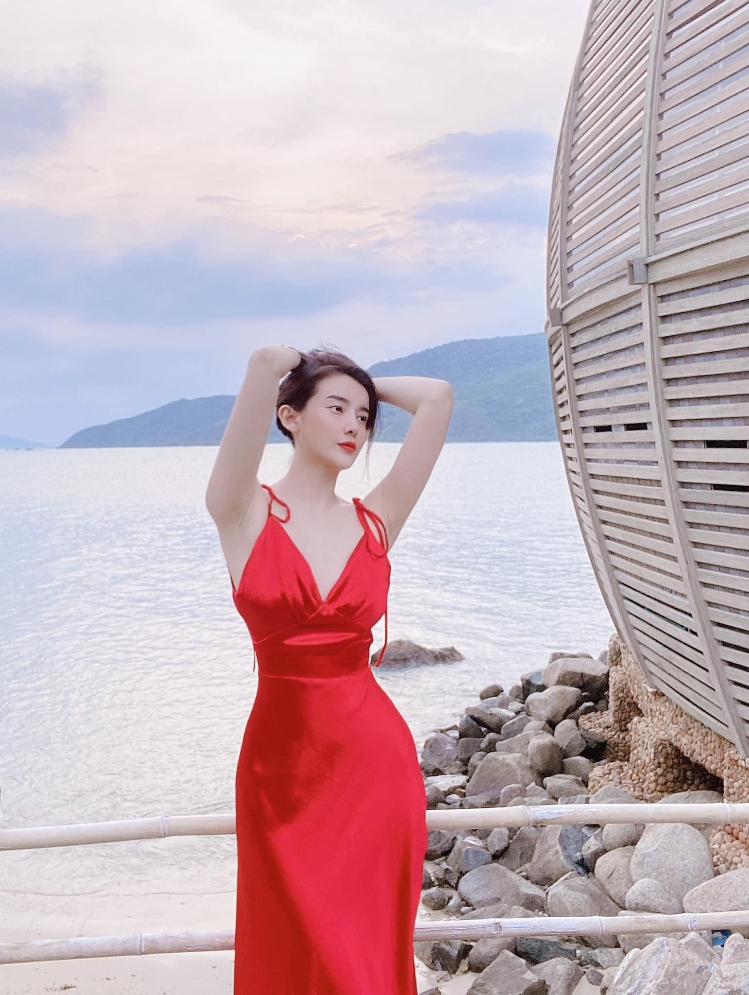 Cao Thái Hà ngoài đời nóng bỏng khác hẳn trong phim 'Bão ngầm'  - 7