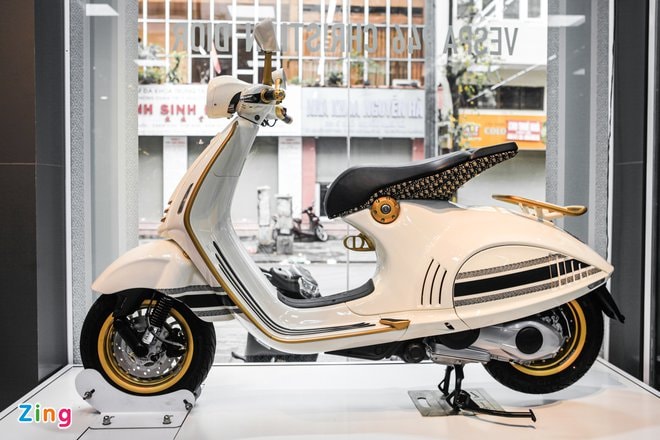 Cận cảnh Vespa 946 Christian Dior giá gần 700 triệu đồng tại Việt Nam - 2