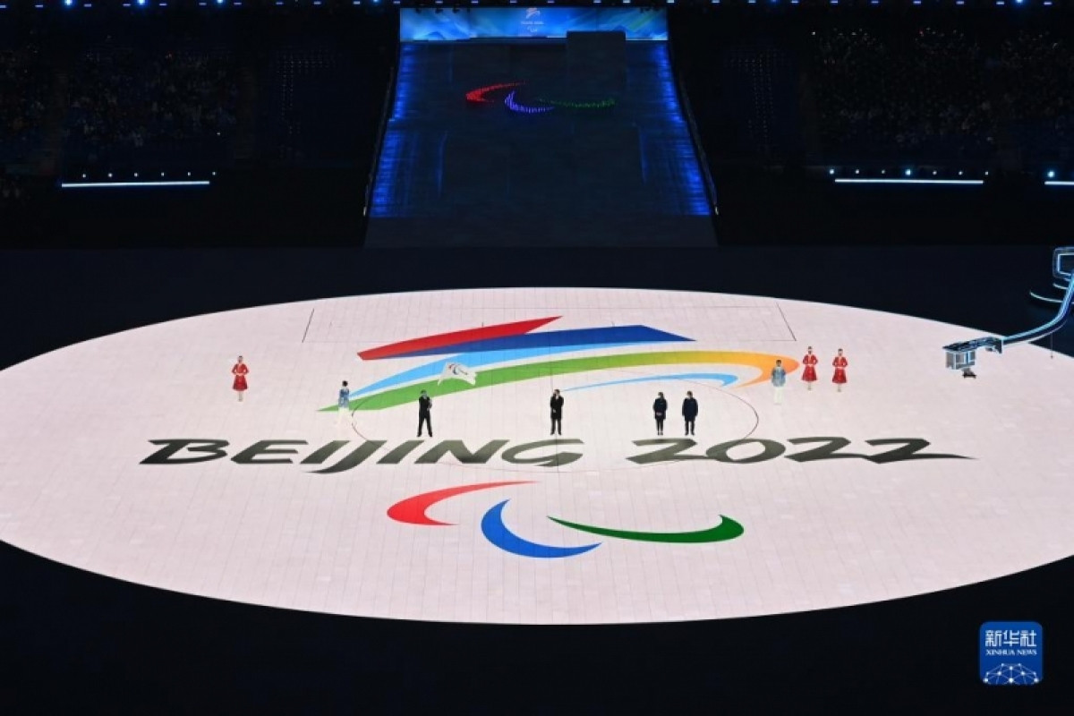 Trao cờ Paralympic giữa thành phố Bắc Kinh và hai thành phố của Italy tại lễ bế mạc. (Ảnh: Tân Hoa xã)