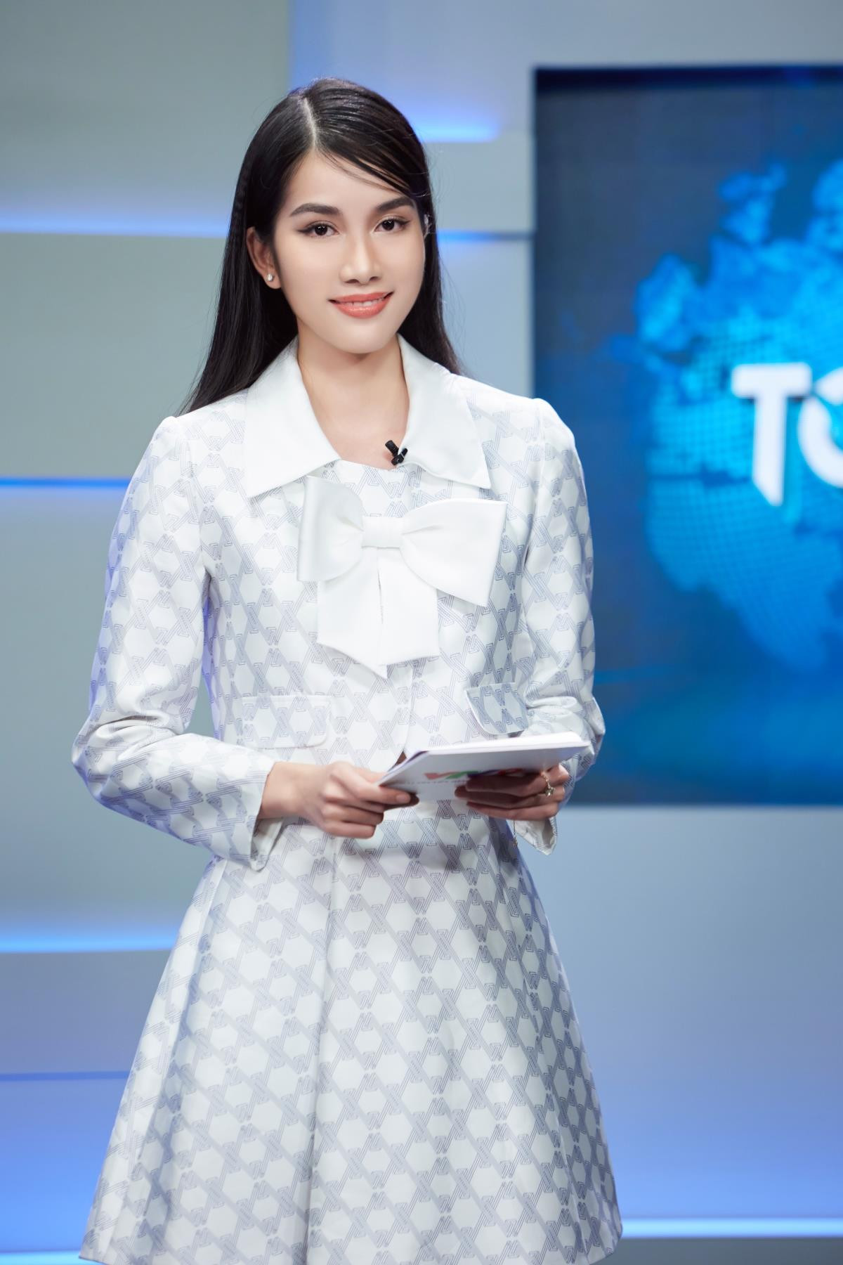 Á hậu Phương Anh làm MC 'Toàn cảnh 24h' của VTV - 2