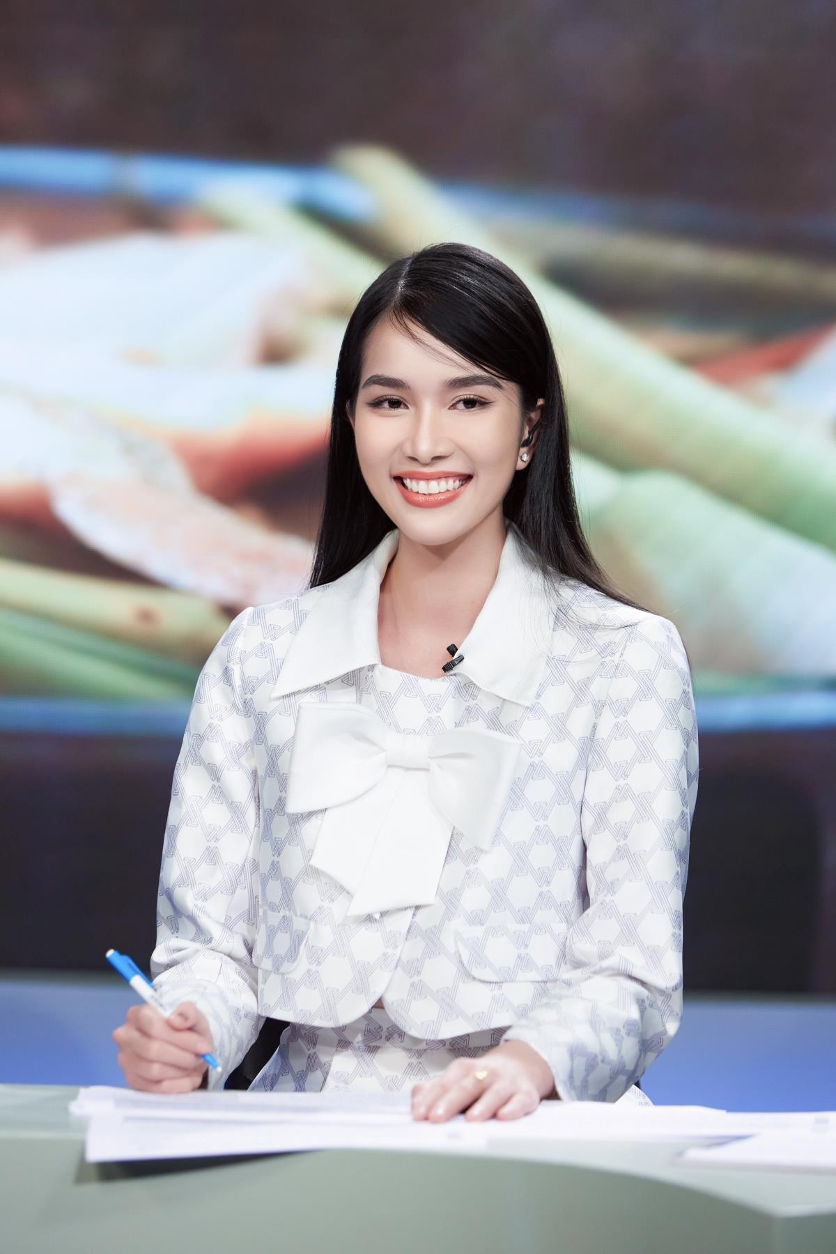Á hậu Phương Anh làm MC 'Toàn cảnh 24h' của VTV - 4
