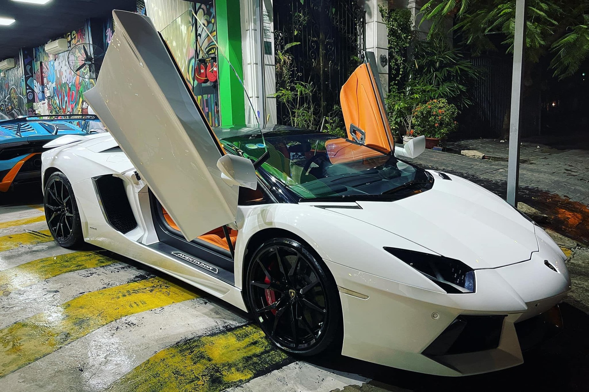 Lamborghini Aventador Roadster độ lên phiên bản SVJ tại Việt Nam - 3
