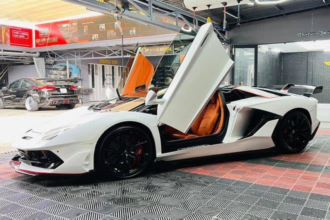 Lamborghini Aventador Roadster độ lên phiên bản SVJ tại Việt Nam - 2