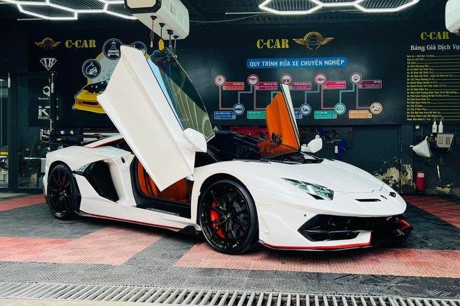 Lamborghini Aventador Roadster độ lên phiên bản SVJ tại Việt Nam - 1