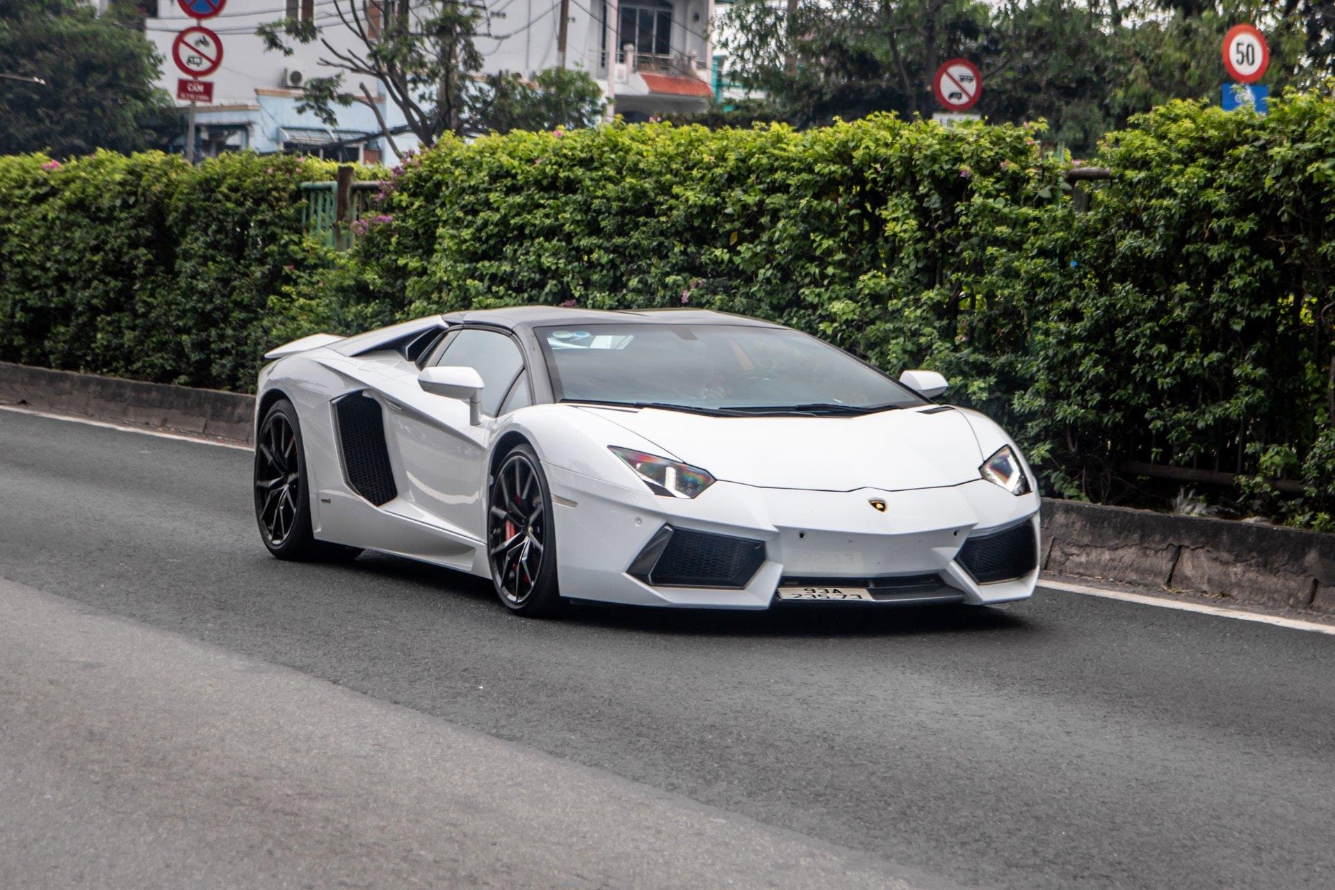 Lamborghini Aventador Roadster độ lên phiên bản SVJ tại Việt Nam - 4