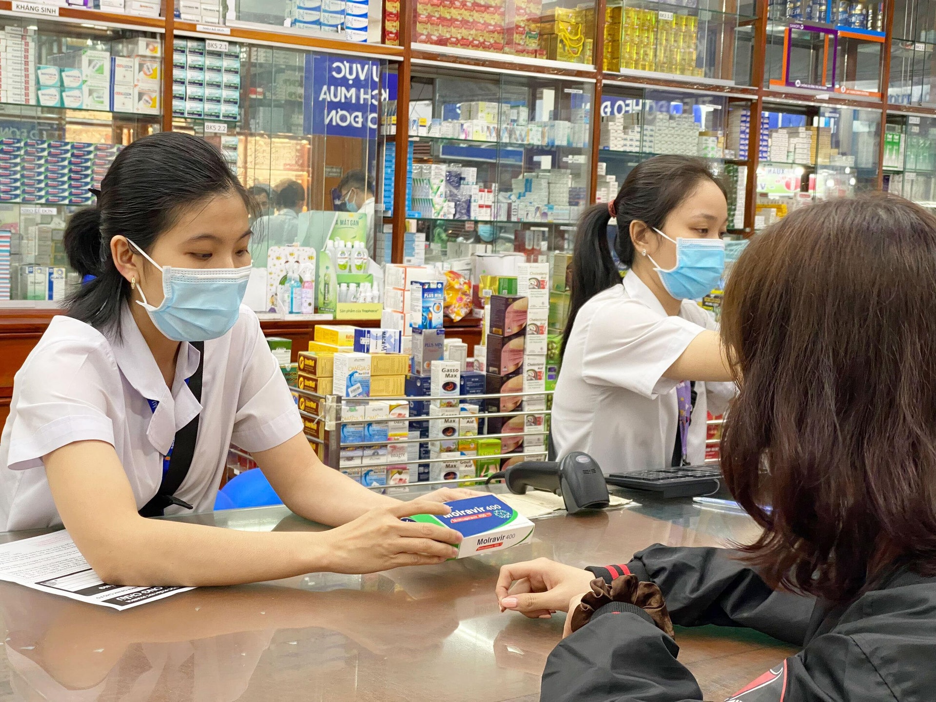 FPT Long Châu tiên phong trợ giá thuốc điều trị COVID-19 Molnupiravir - 2
