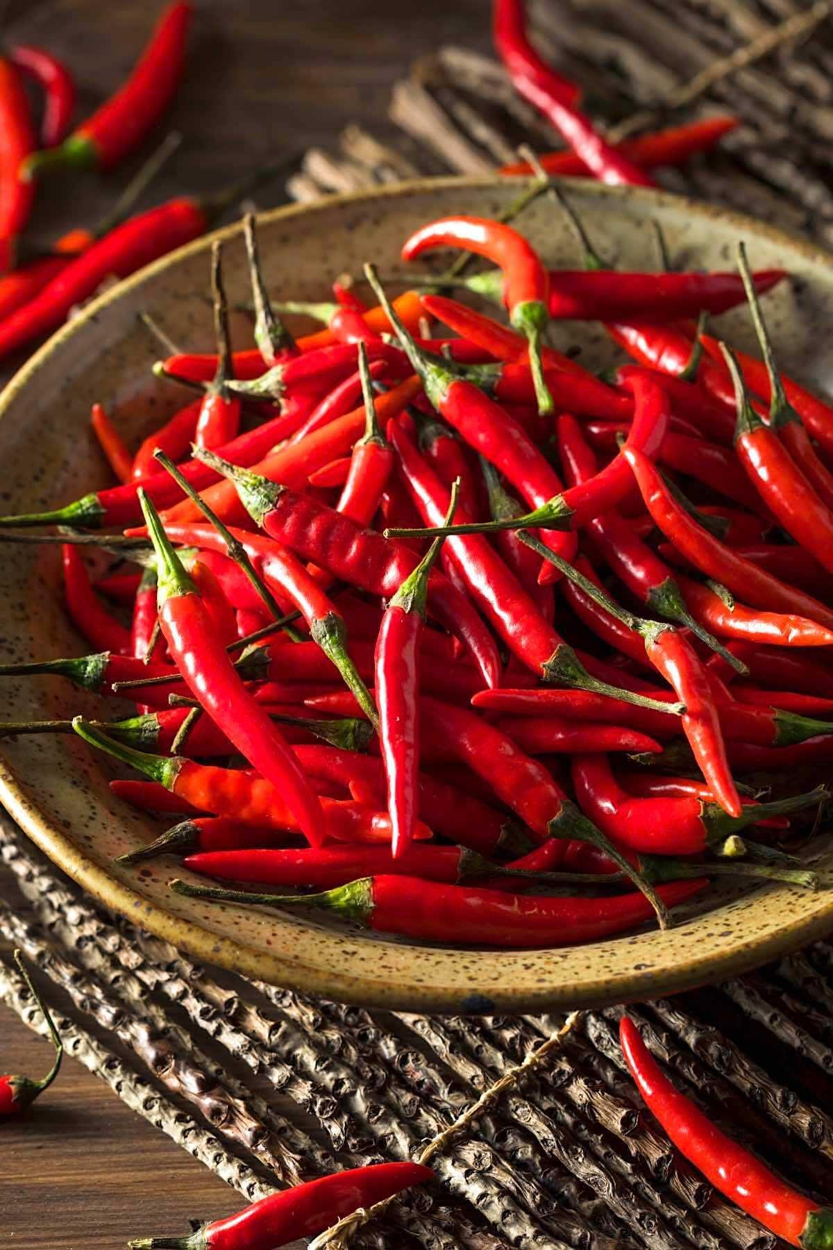 Món snack ớt khô nổi tiếng ở Thái Lan, nhai giòn rụm mà không hề cay xé lưỡi? - 2