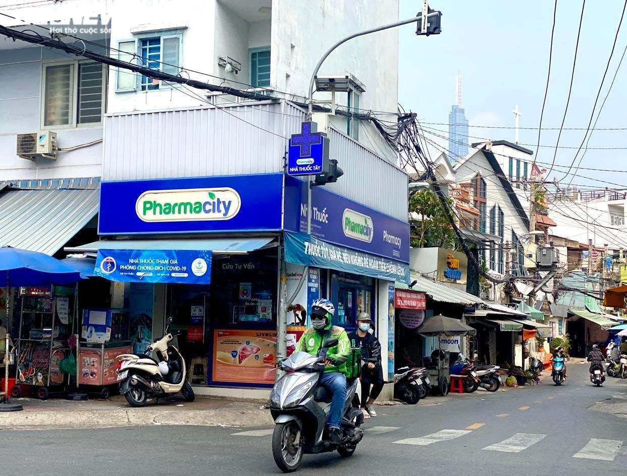 Long Châu, Pharmacity lờ quy định, bán thuốc trị COVID-19 không cần đơn bác sĩ - 1