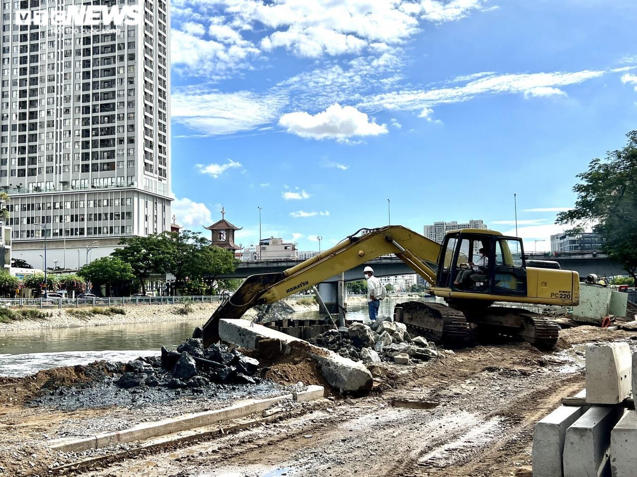 TP.HCM: Cận cảnh đường song hành đại lộ Võ Văn Kiệt sắp hoàn thành - 6