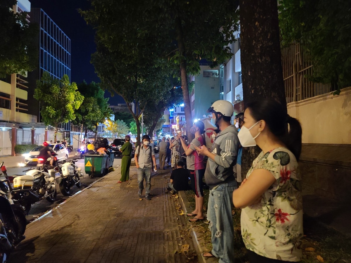 Khám xết nhà riêng của bị can Nguyễn Phương Hằng tại TP.HCM.