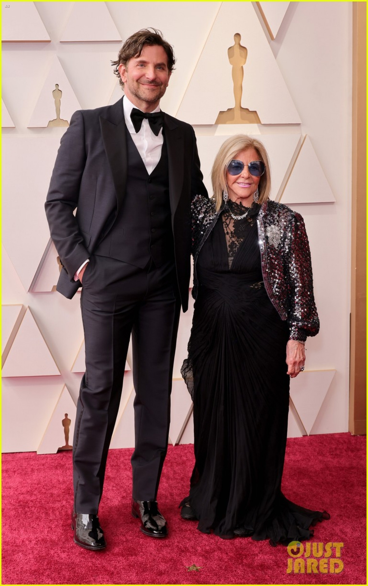 Bradley Cooper cùng mẹ tới tham dự Oscar.