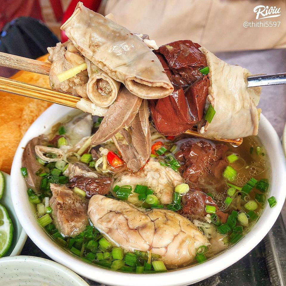 Huyết chưng lòng heo: Món ngon lạ miệng của người Hoa cực hút khách ở Sài Gòn - 1