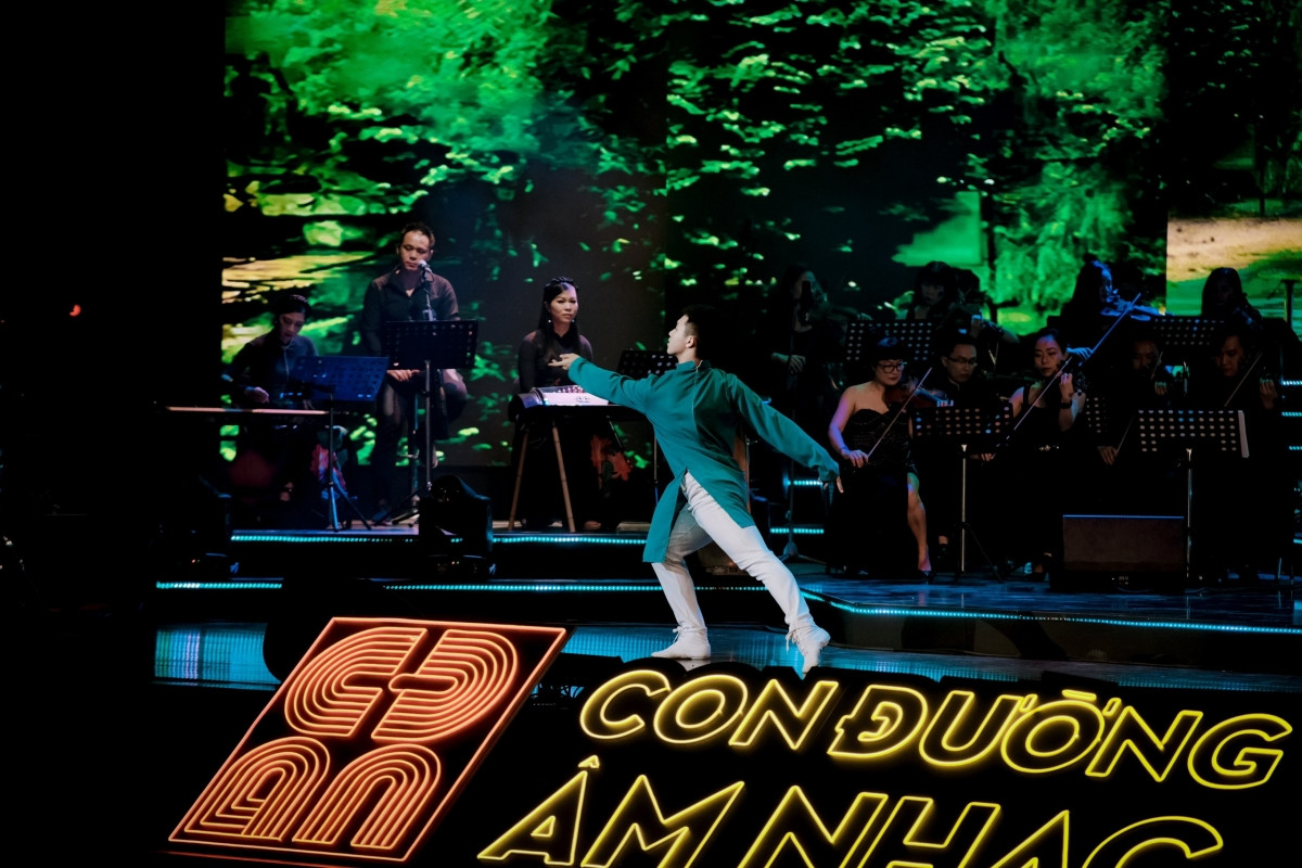 Hàng loạt những ca khúc khác xuất hiện trong chương trình, cũng đều mang thông điệp tri ân quê hương của nhạc sỹ.
