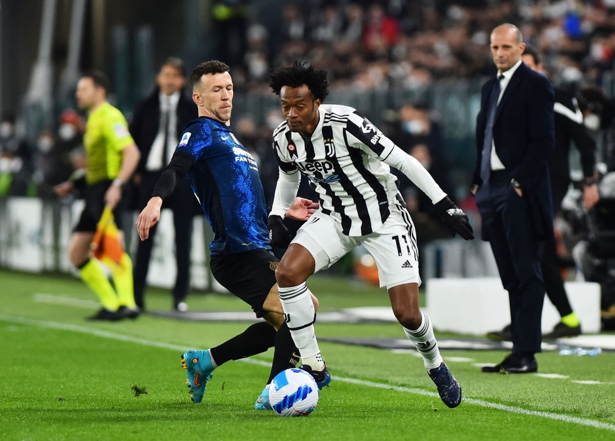 Juventus đang áp đảo về thế trận trước Inter Milan trong trận Derby d'Italia. (Ảnh: Reuters).