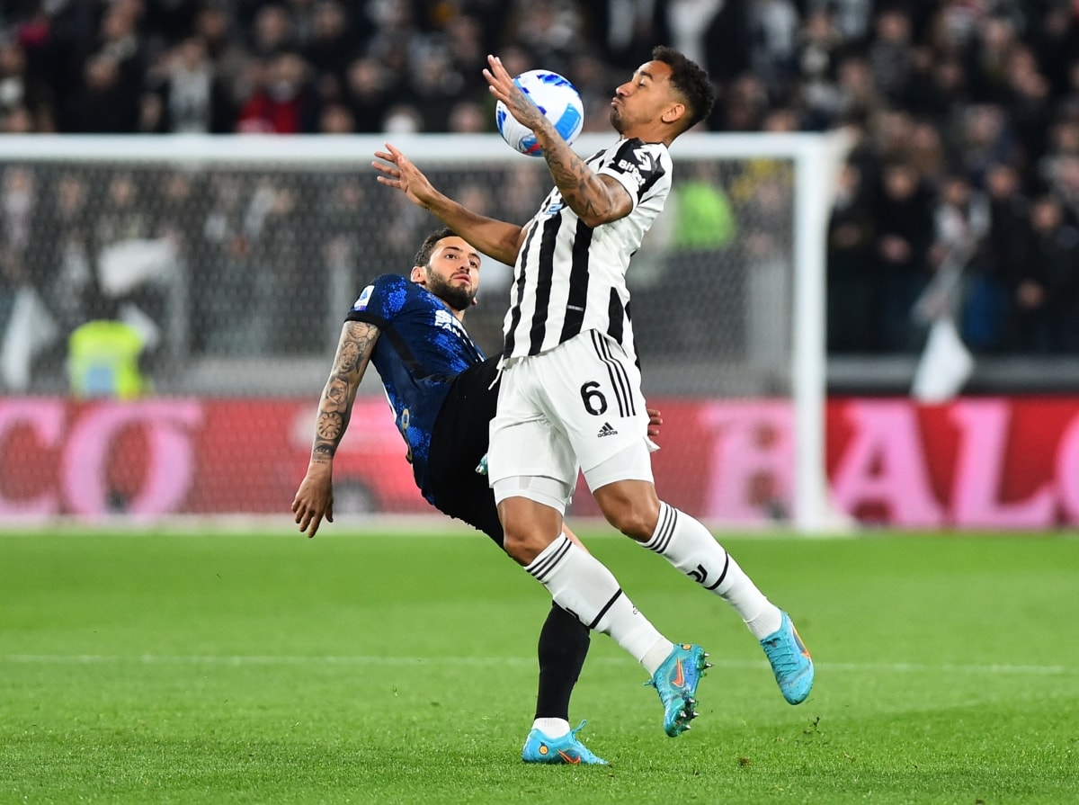 Juventus vẫn đang chơi ép sân trước Inter Milan trong hiệp hai. (Ảnh: Reuters).