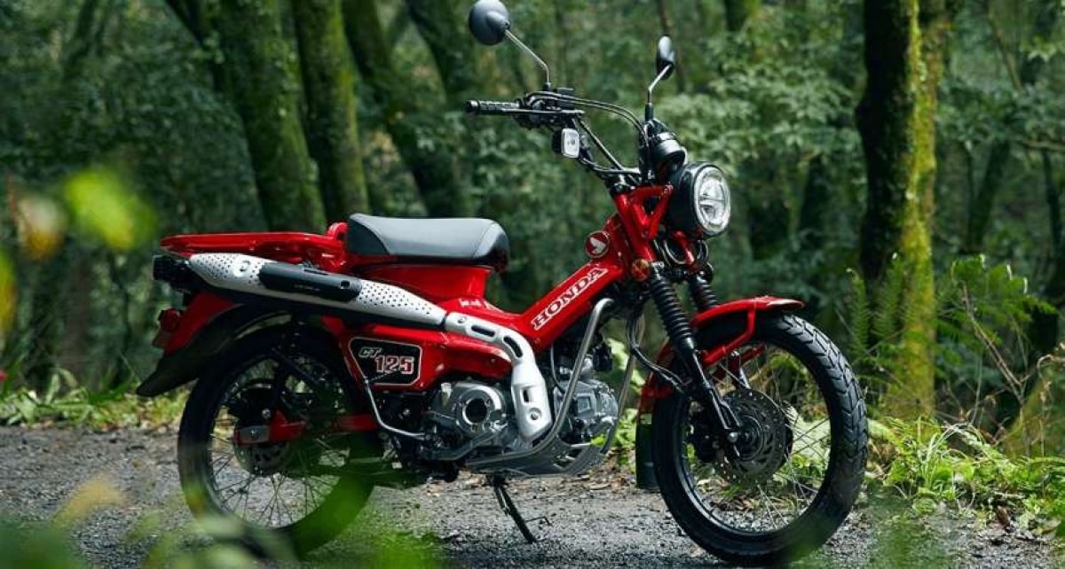 Về thiết bị điện tử, chiếc 890 Duke R có tới 4 chế độ lái, ABS với chế độ Supermoto, kiểm soát độ ổn định xe và ABS vào cua. Màn hình công cụ sử dụng tấm nền TFT-LCD, chiều cao yên được thiết lập ở mức 820 mm và trọng lượng 169 kg./.