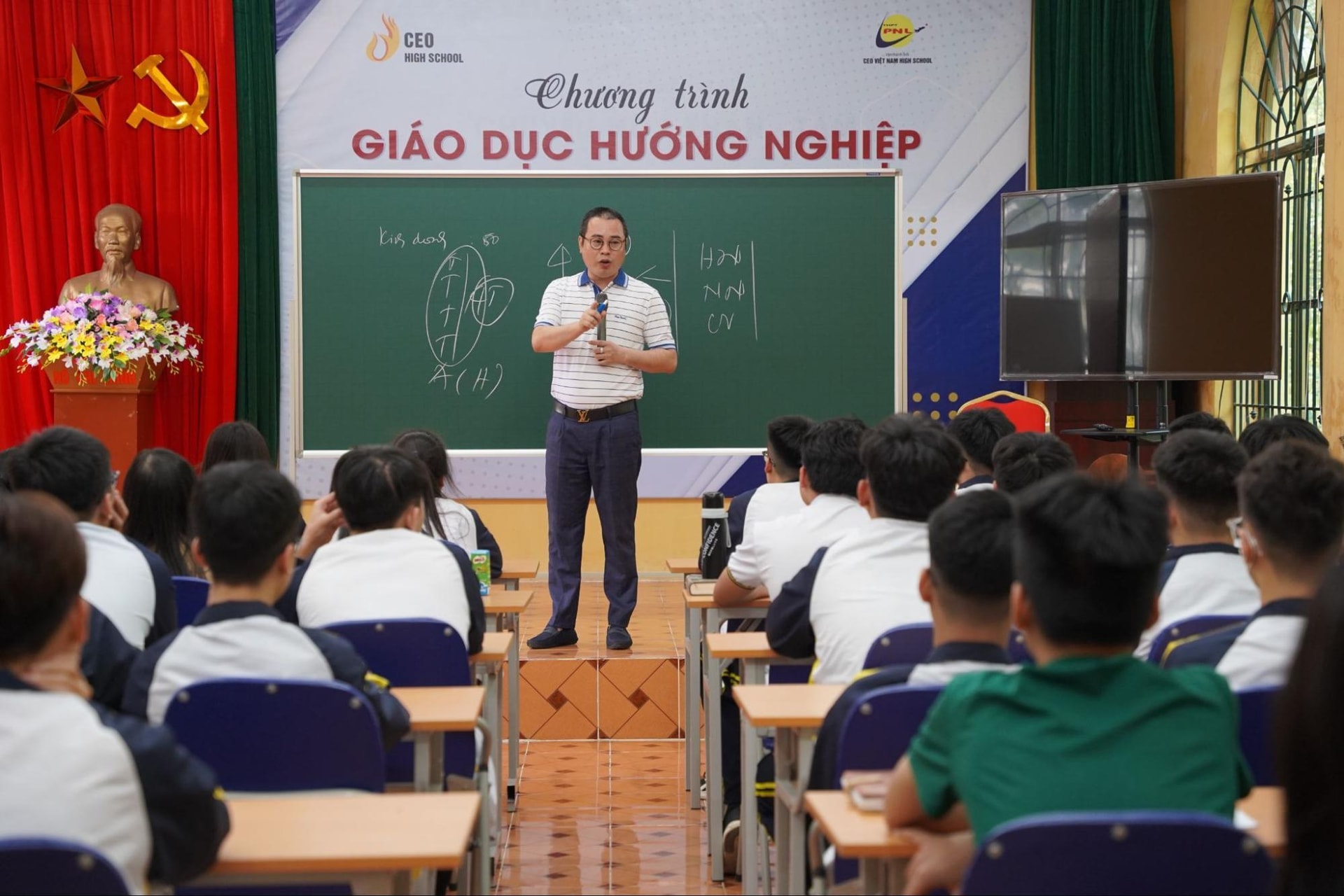 GS.TS Phạm Tất Dong: 'Học không đi với hành chỉ như tri thức một nửa' - 2