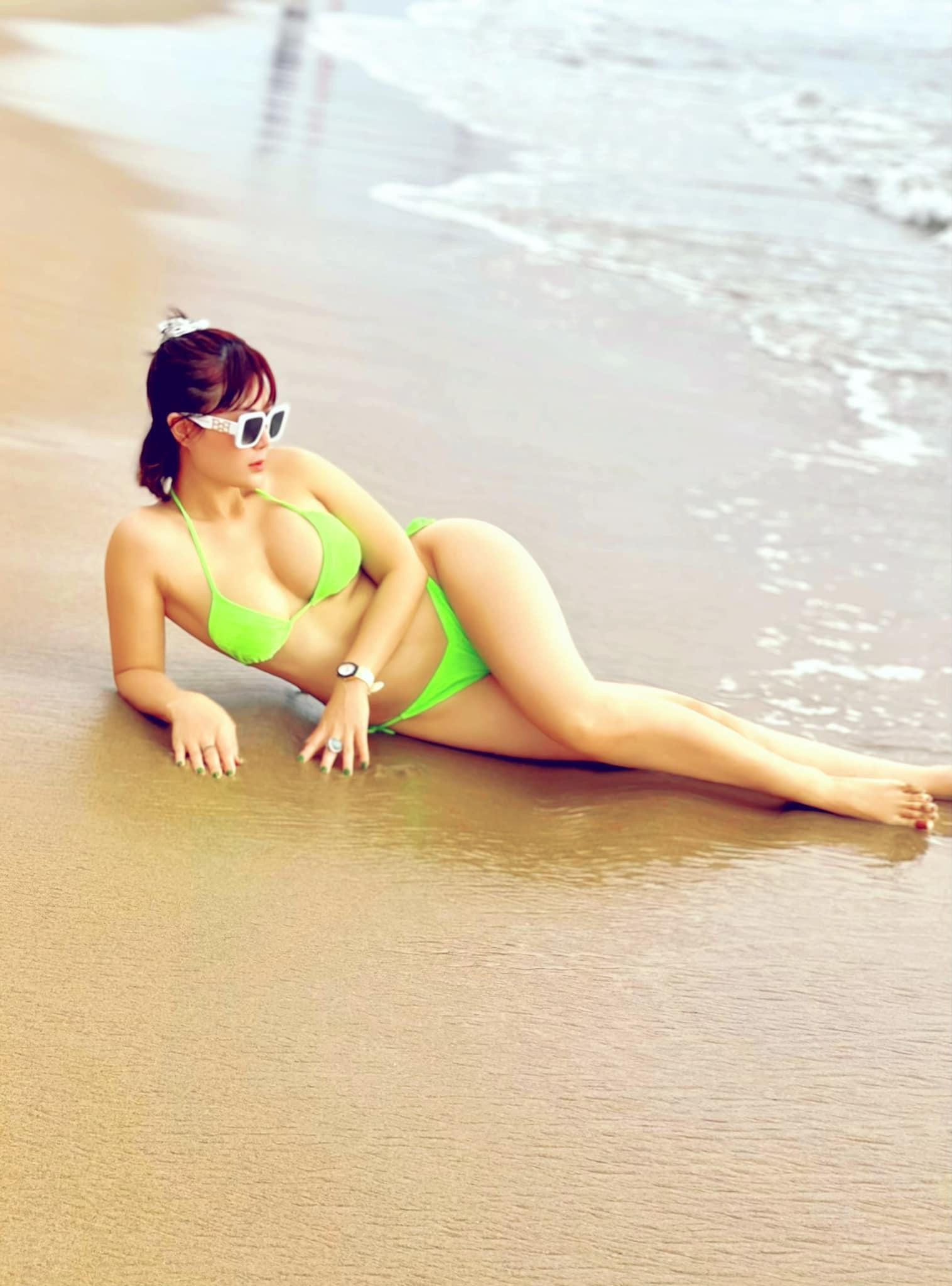 Thanh Hương 'Người phán xử' khoe body 'bỏng mắt' với bikini  - 4