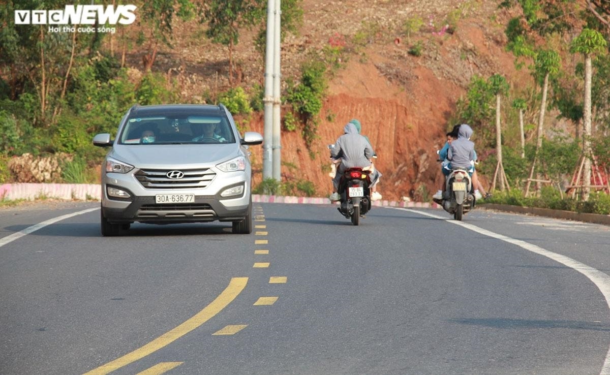 Tuyến đường được cải tạo, nâng cấp hiện đại, tạo thuận lợi cho người dân và khách du lịch đến với Cát Bà.