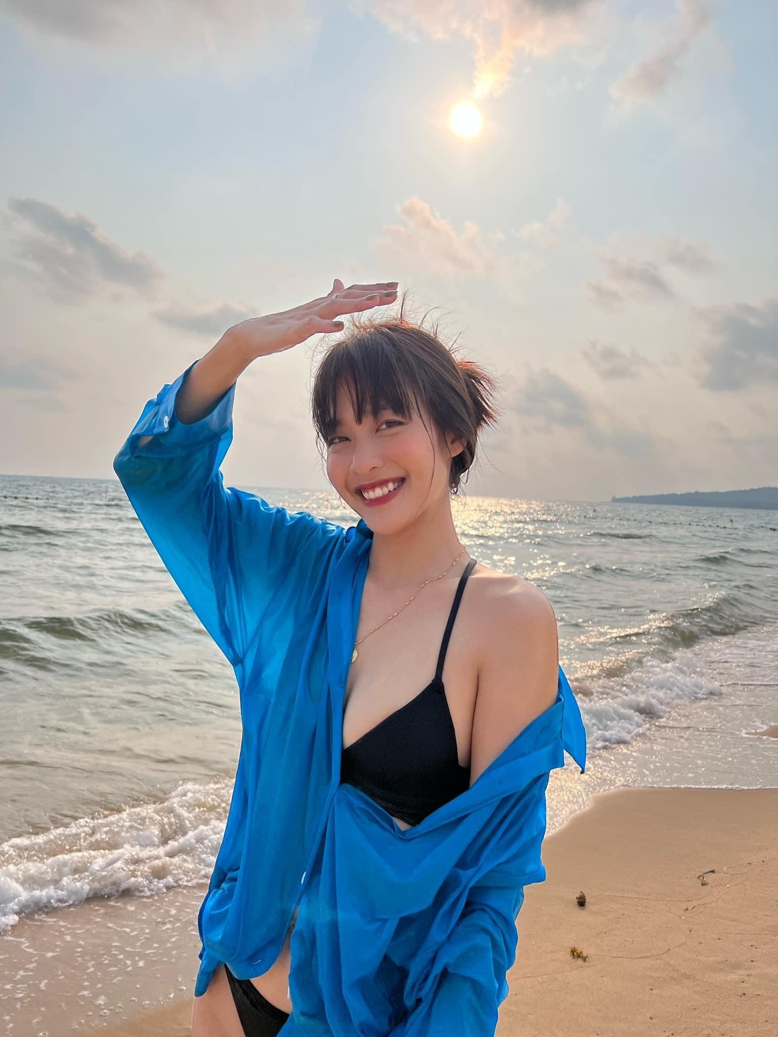 Khả Ngân khoe ảnh bikini nóng bỏng sau tin đồn nâng ngực - 1