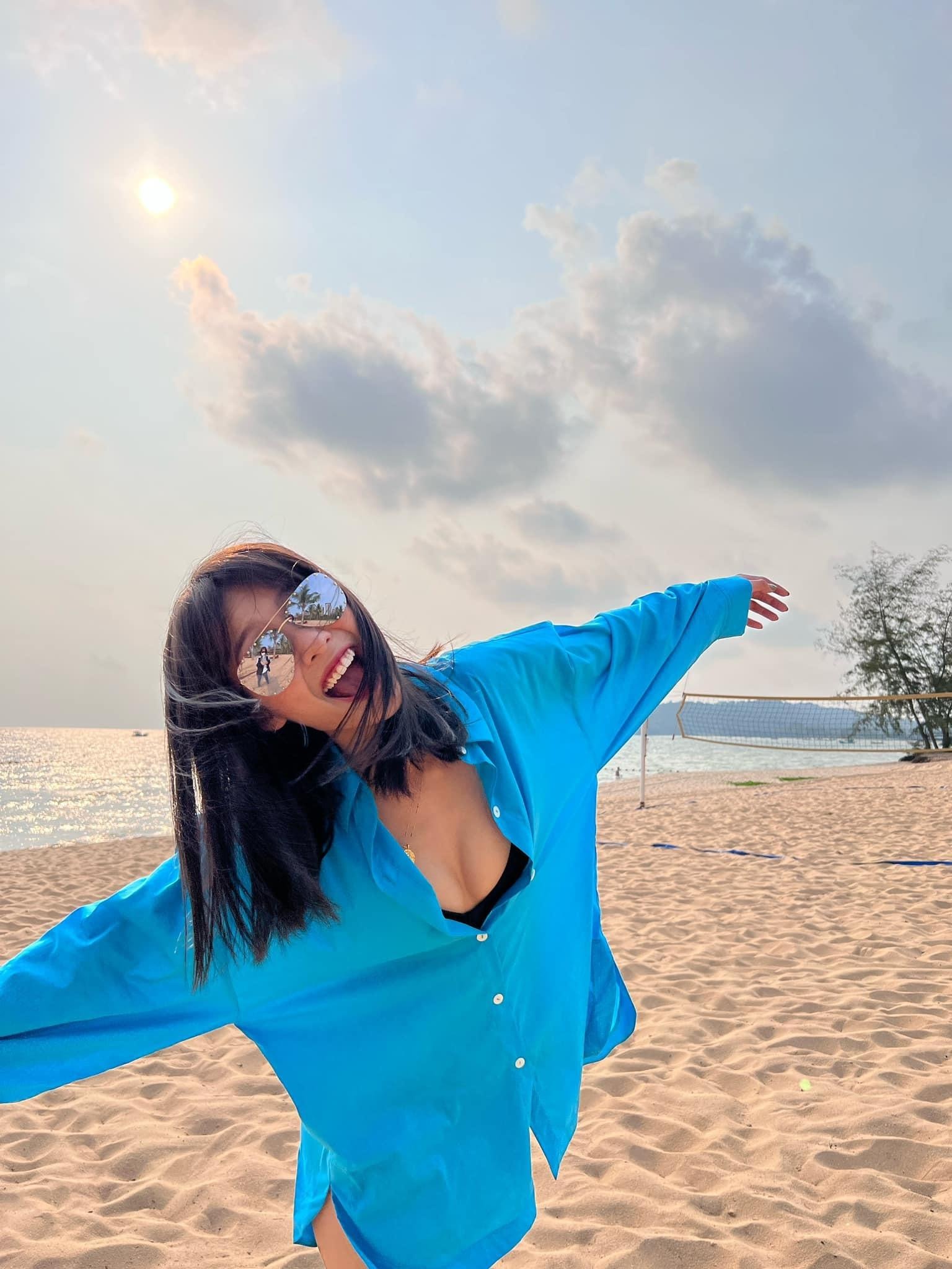 Khả Ngân khoe ảnh bikini nóng bỏng sau tin đồn nâng ngực - 2