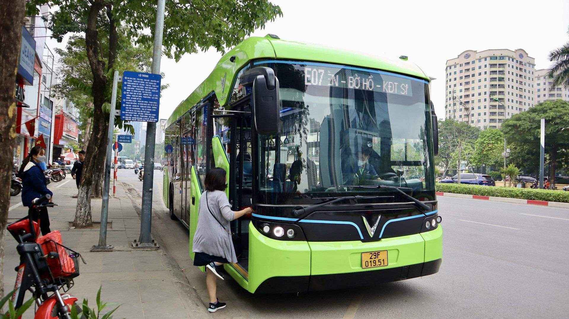 Thêm tuyến xe buýt điện VinBus ở Hà Nội - 1