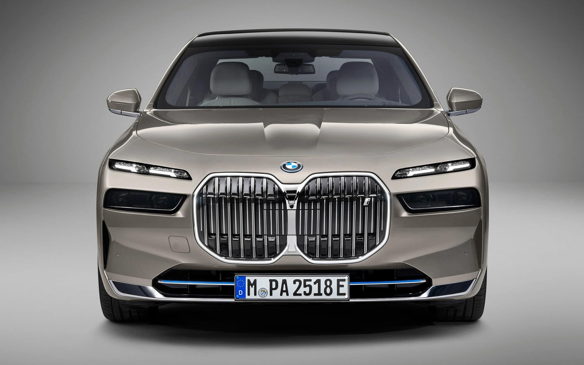 Cận cảnh xe điện BMW i7 vừa ra mắt, hoạt động tối đa 625 km - 2