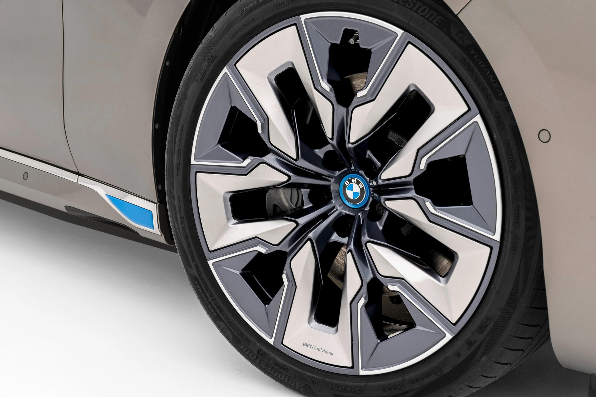 Cận cảnh xe điện BMW i7 vừa ra mắt, hoạt động tối đa 625 km - 5