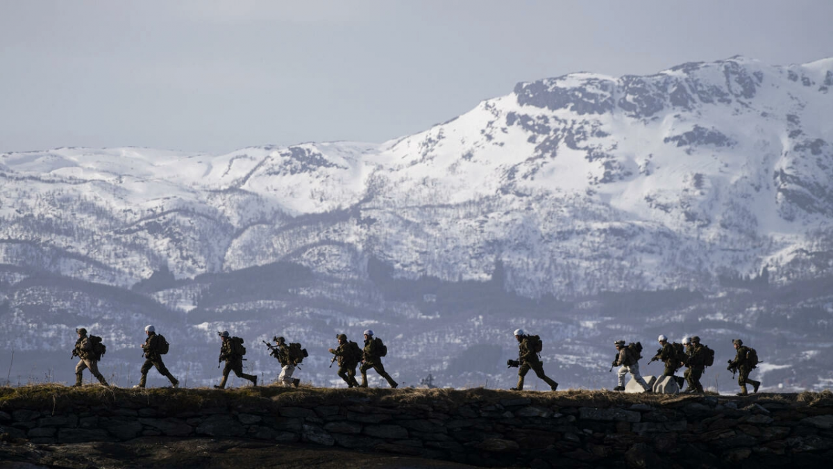 Các binh sĩ Mỹ tham gia một cuộc tập trận quân sự do Na Uy dẫn đầu trong đó NATO và các nước đối tác tham gia, tại Sandstrand, thuộc Bắc Cực Na Uy. Ảnh: AFP