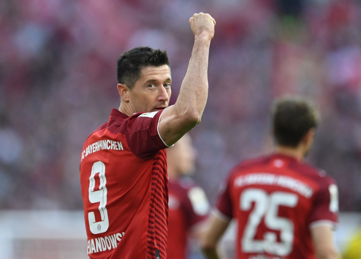 Lewandowski ghi bàn nâng tỷ số lên 2-0 cho Bayern. (Ảnh: Reuters). 