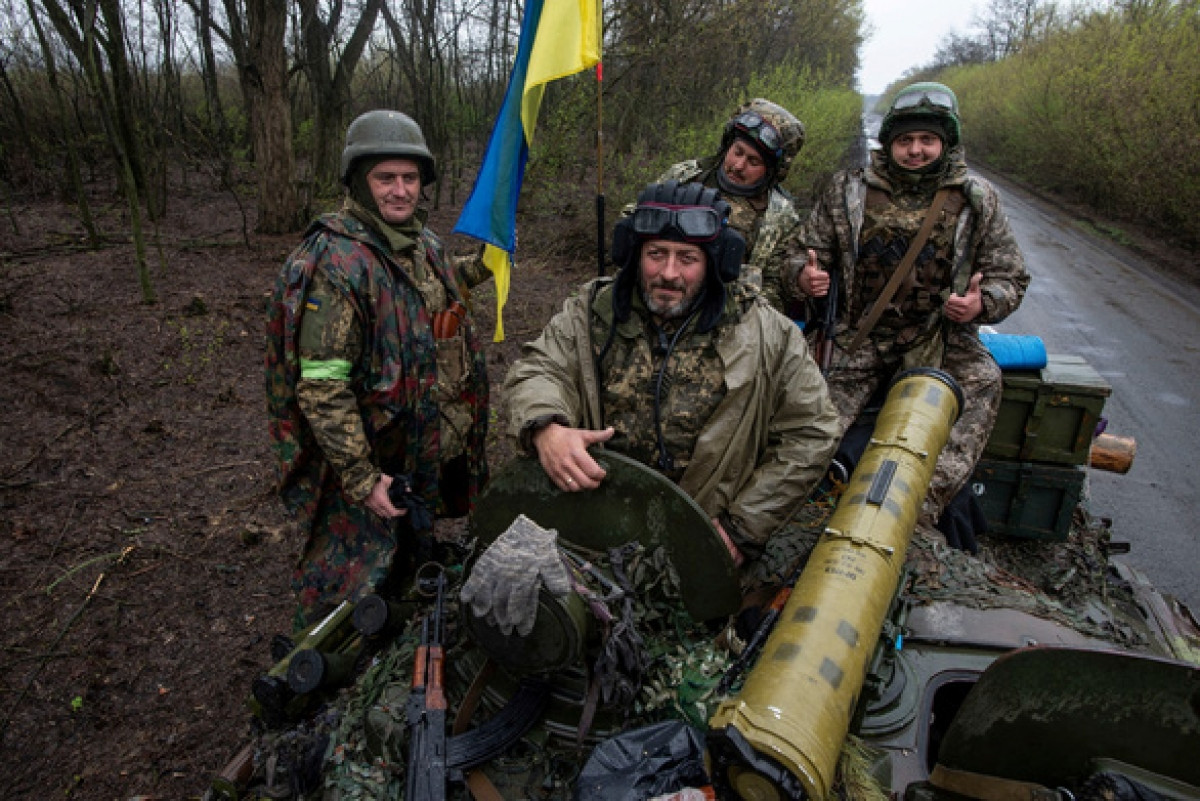 Các binh sỹ Ukraine tại miền Đông. Ảnh: Reuters