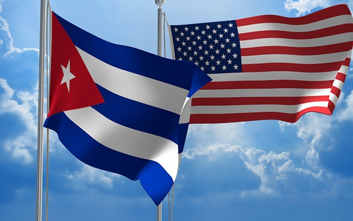 Cờ Cuba và Mỹ. Ảnh: Wharton.